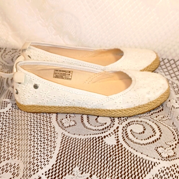 NEW! Ugg sz 2 White K Tassy Eyelet Shoes - Picture 9 of 10